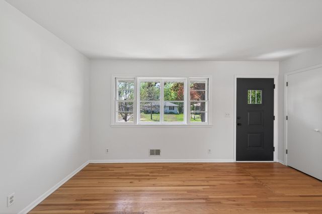 5932 Perry Avenue N, Crystal, MN 55429