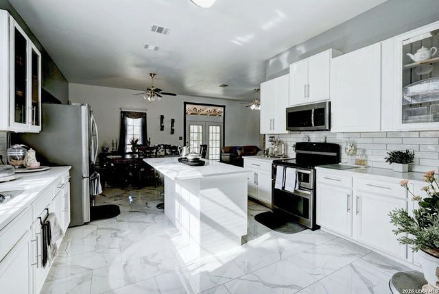 309 S Rolling Oaks Ln, San Antonio, TX 78253