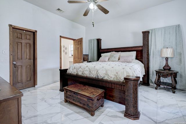 309 S Rolling Oaks Ln, San Antonio, TX 78253