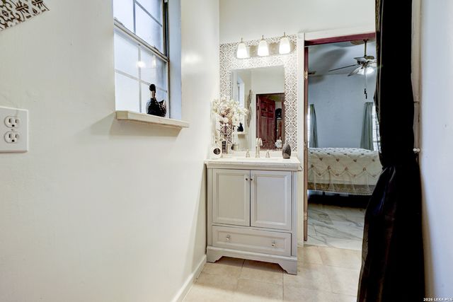 309 S Rolling Oaks Ln, San Antonio, TX 78253