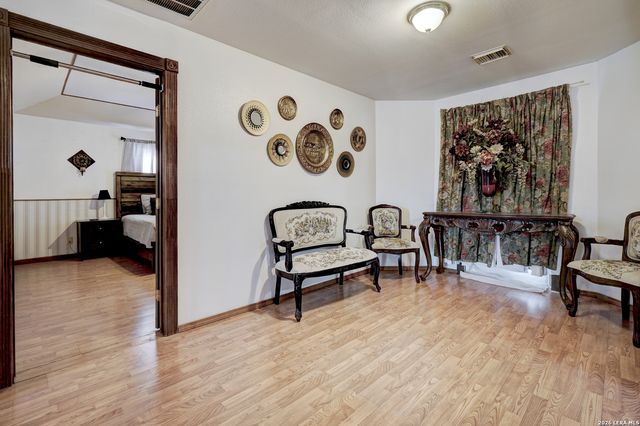 309 S Rolling Oaks Ln, San Antonio, TX 78253