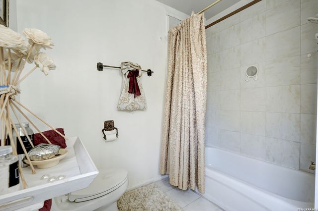 309 S Rolling Oaks Ln, San Antonio, TX 78253