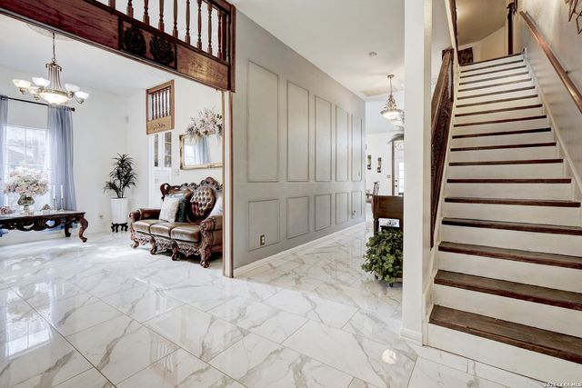 309 S Rolling Oaks Ln, San Antonio, TX 78253