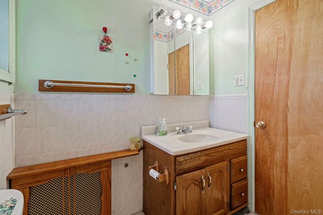 79 Centerwood Street, West Babylon, NY 11704