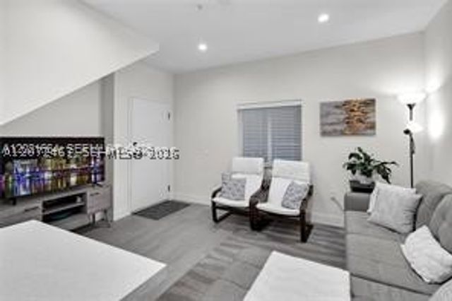 1786 SW 9th St 1, Miami, FL 33135