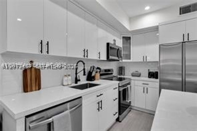 1786 SW 9th St 1, Miami, FL 33135