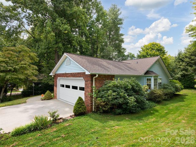 5 St Andrews Drive, Etowah, NC 28729