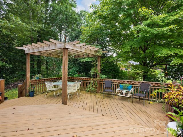 5 St Andrews Drive, Etowah, NC 28729