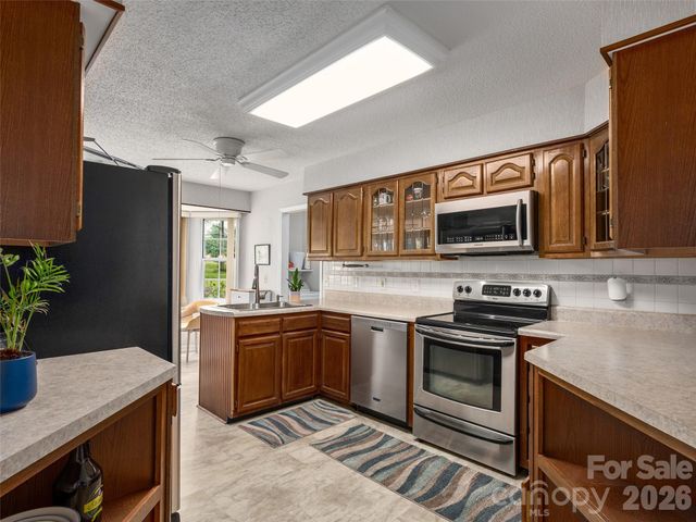 5 St Andrews Drive, Etowah, NC 28729