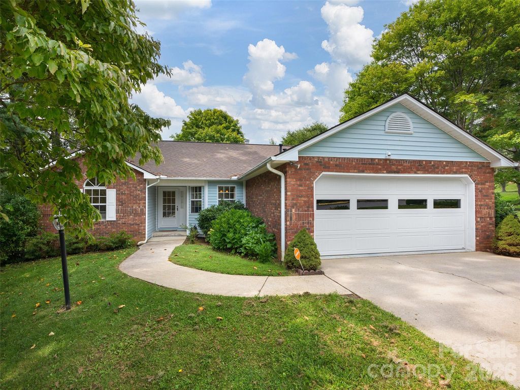 5 St Andrews Drive, Etowah, NC 28729