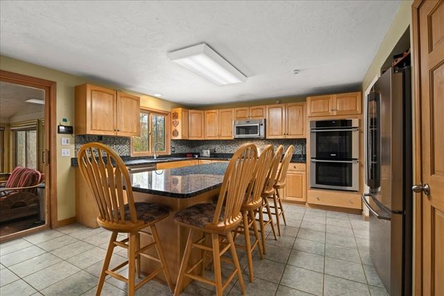 2 Wingfoot Lane, Millbury, MA 01527