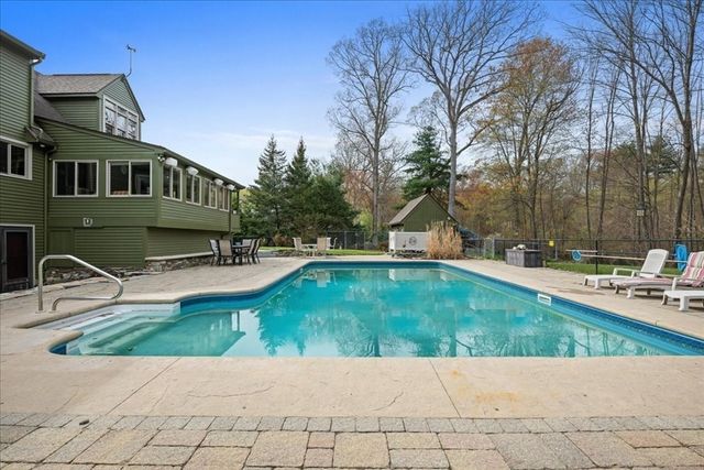 2 Wingfoot Lane, Millbury, MA 01527