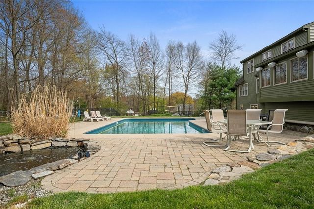 2 Wingfoot Lane, Millbury, MA 01527