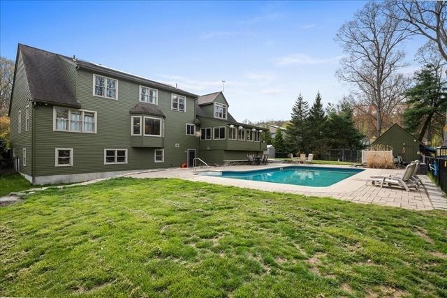 2 Wingfoot Lane, Millbury, MA 01527