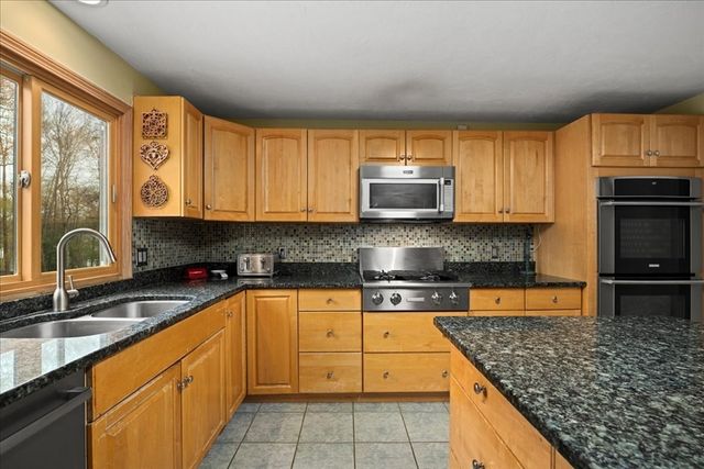 2 Wingfoot Lane, Millbury, MA 01527