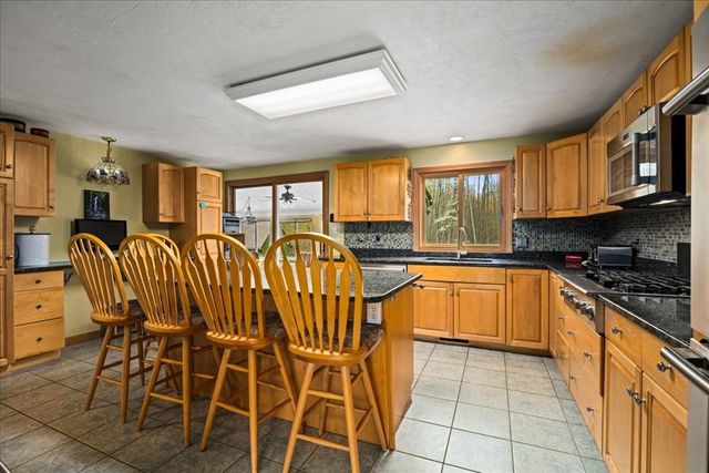 2 Wingfoot Lane, Millbury, MA 01527