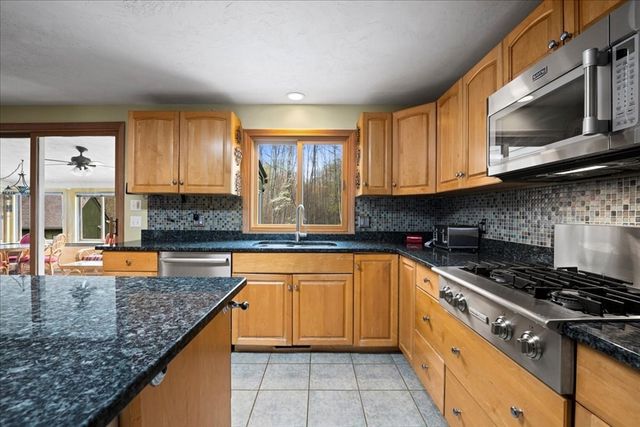 2 Wingfoot Lane, Millbury, MA 01527