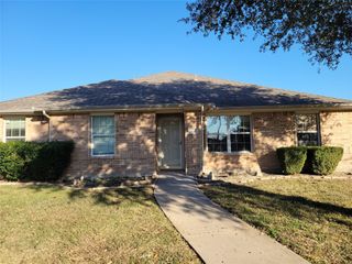 614 Rolling Meadows Drive, Lancaster, TX 75146