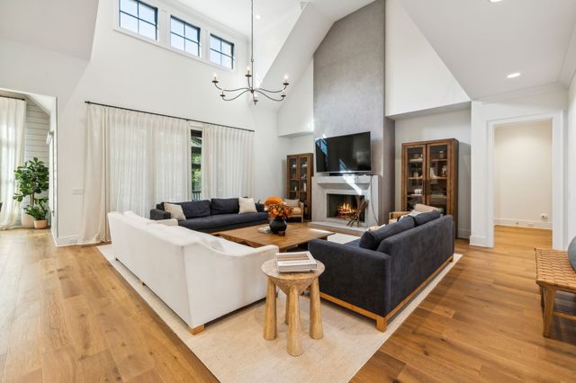 1209 Otter Creek Rd, Nashville, TN 37215