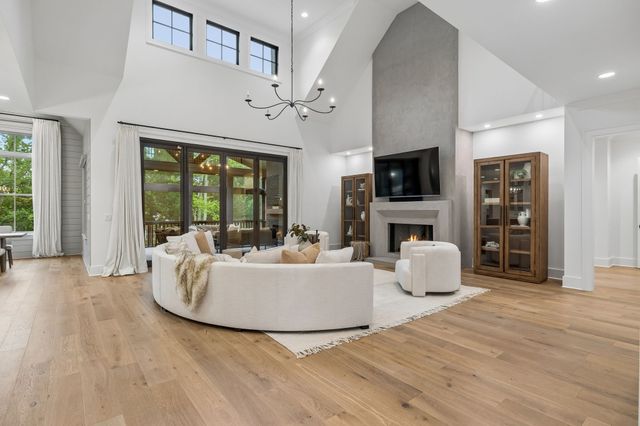 1209 Otter Creek Rd, Nashville, TN 37215