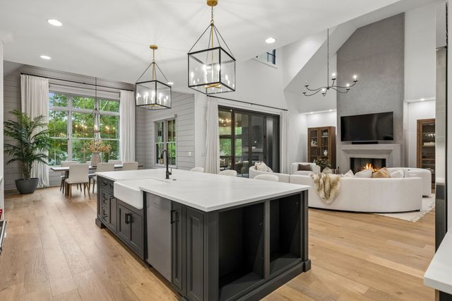 1209 Otter Creek Rd, Nashville, TN 37215