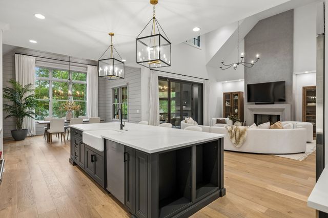 1209 Otter Creek Rd, Nashville, TN 37215