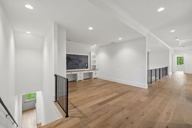 1209 Otter Creek Rd, Nashville, TN 37215