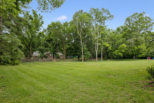1209 Otter Creek Rd, Nashville, TN 37215