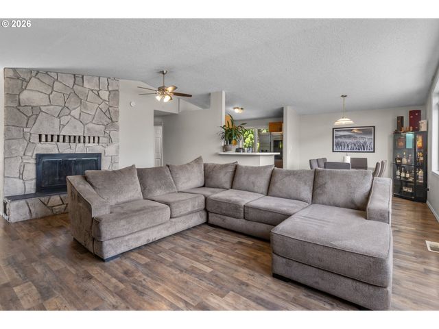 2021 Se HALE Dr, Gresham, OR 97080
