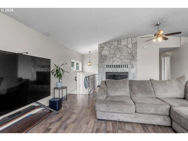2021 Se HALE Dr, Gresham, OR 97080