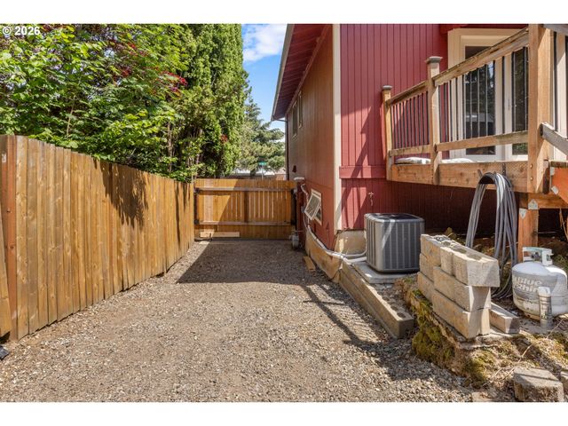 2021 Se HALE Dr, Gresham, OR 97080