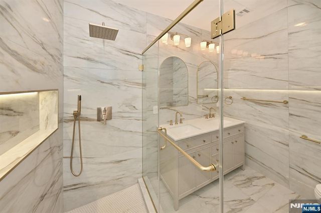 165 E 2nd Street, Clifton, NJ 07011