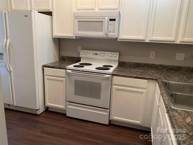 2726 Avalon Loop Road, Charlotte, NC 28269