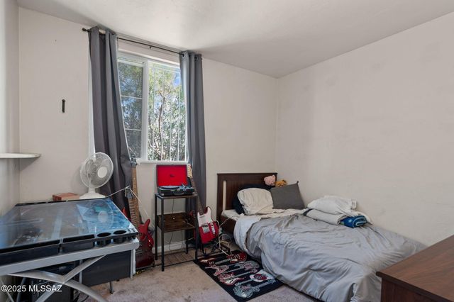 2113 S Rosemont Avenue, Tucson, AZ 85711