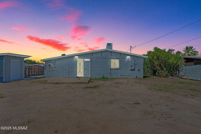 2113 S Rosemont Avenue, Tucson, AZ 85711