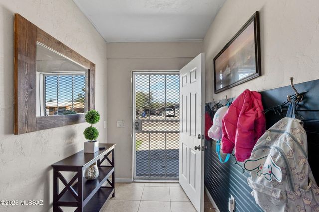 2113 S Rosemont Avenue, Tucson, AZ 85711