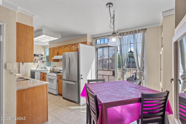 2113 S Rosemont Avenue, Tucson, AZ 85711