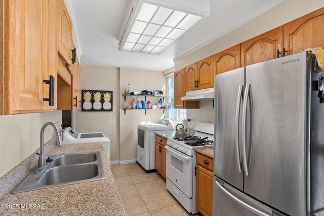 2113 S Rosemont Avenue, Tucson, AZ 85711