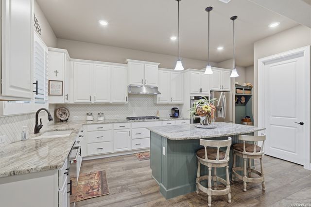 808 DANCING OAK LN, San Marcos, TX 78666