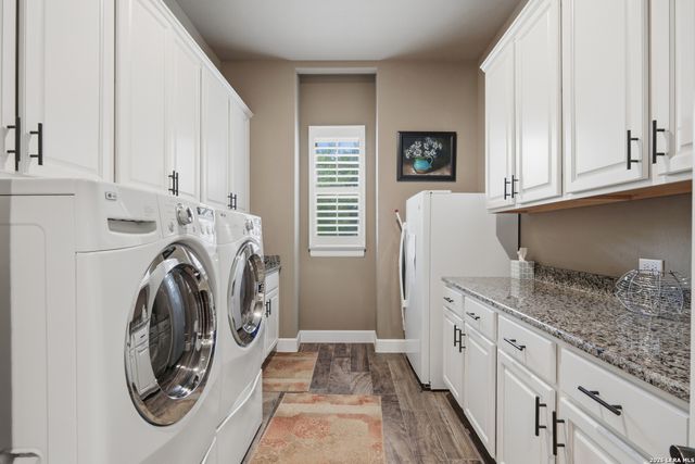 808 DANCING OAK LN, San Marcos, TX 78666