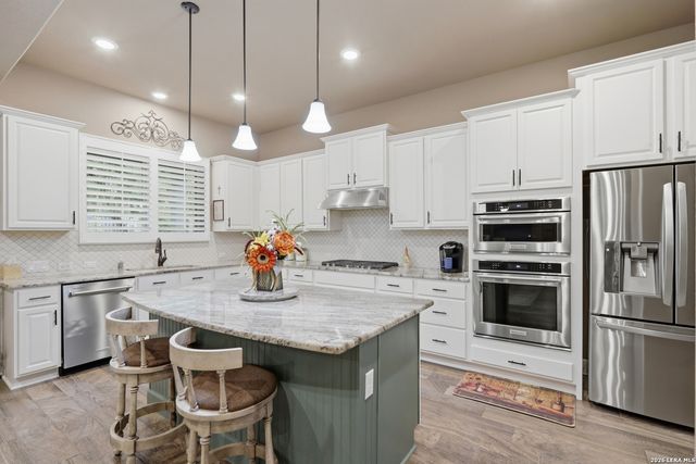 808 DANCING OAK LN, San Marcos, TX 78666