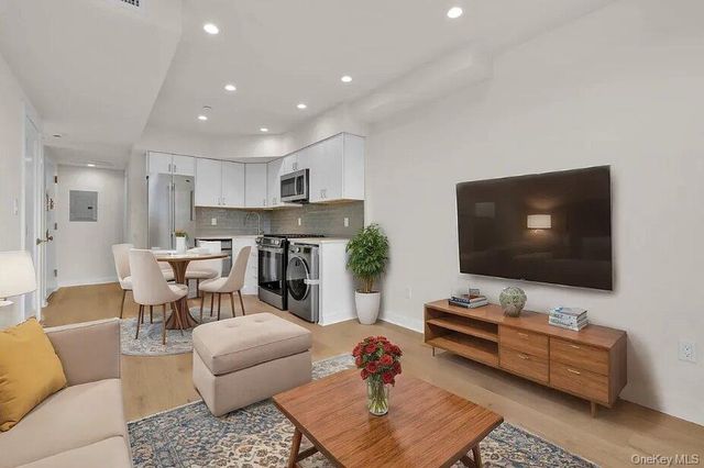 2525 31st Avenue 7A, Astoria, NY 11106
