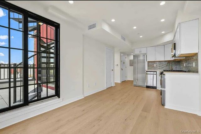 2525 31st Avenue 7A, Astoria, NY 11106