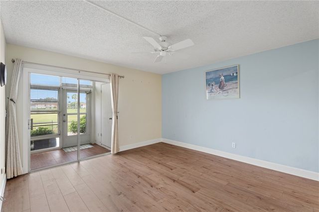 33 Pine Arbor Lane 102, Vero Beach, FL 32962