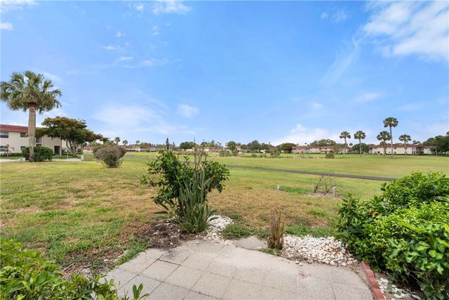 33 Pine Arbor Lane 102, Vero Beach, FL 32962