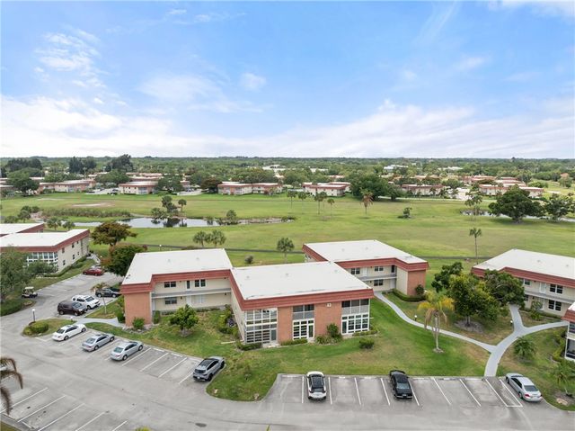 33 Pine Arbor Lane 102, Vero Beach, FL 32962