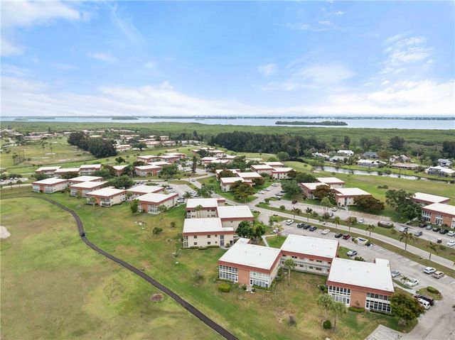 33 Pine Arbor Lane 102, Vero Beach, FL 32962