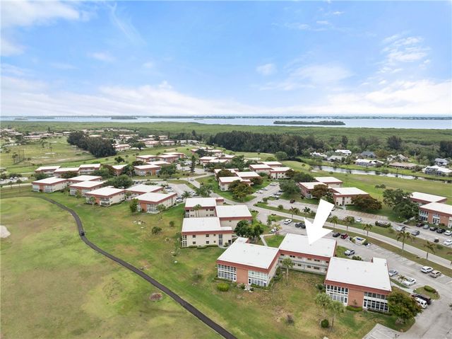33 Pine Arbor Lane 102, Vero Beach, FL 32962