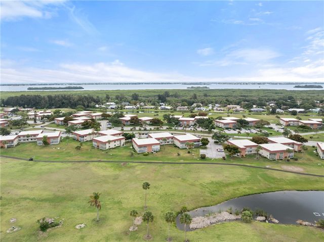 33 Pine Arbor Lane 102, Vero Beach, FL 32962