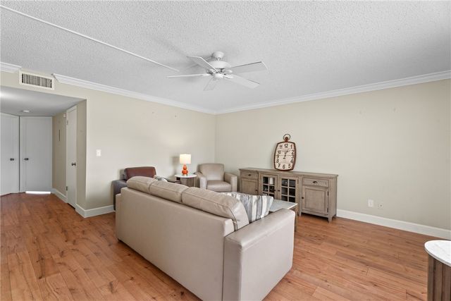 33 Pine Arbor Lane 102, Vero Beach, FL 32962